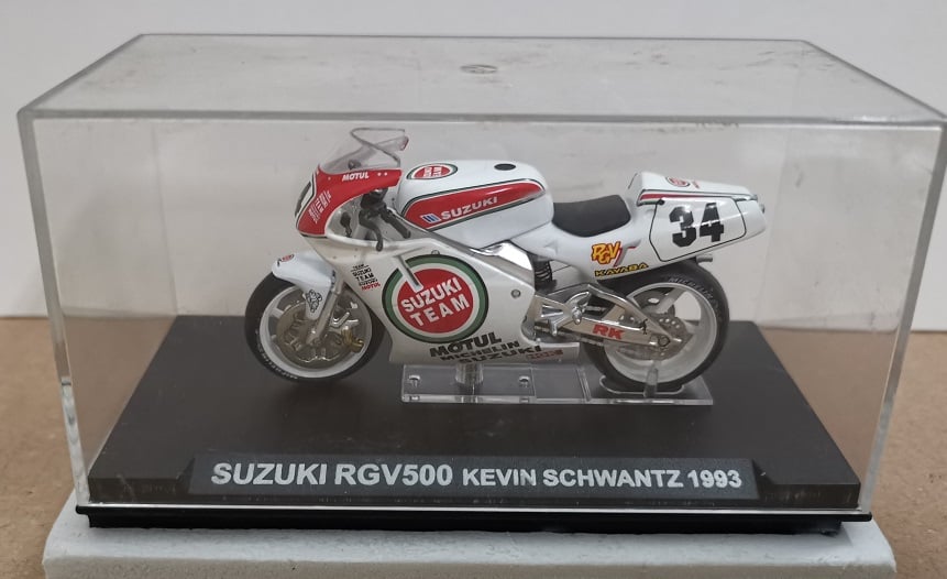 Suzuki RGV500